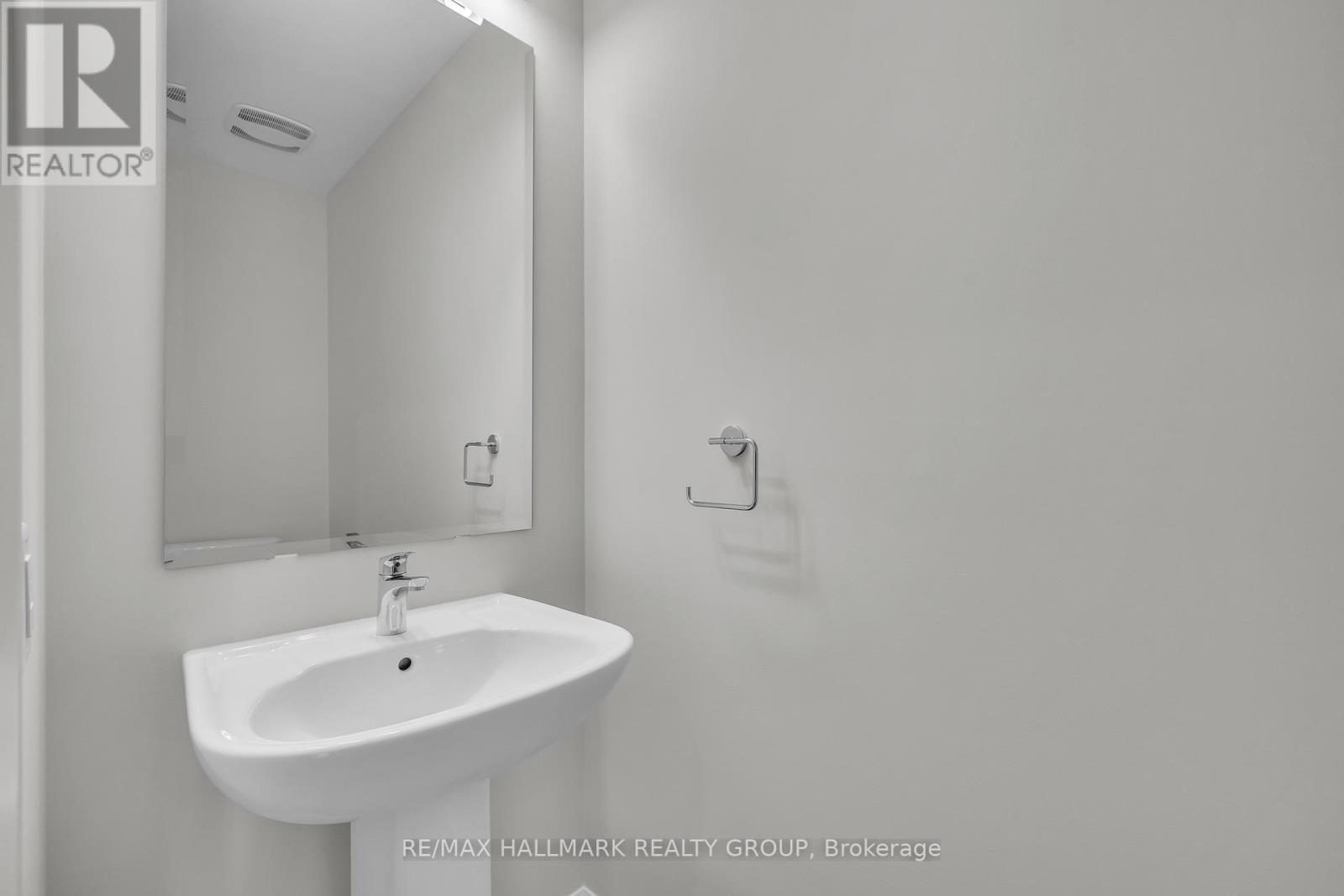 2526 Esprit Drive, Ottawa, ON - Indoor Photo Showing Bathroom