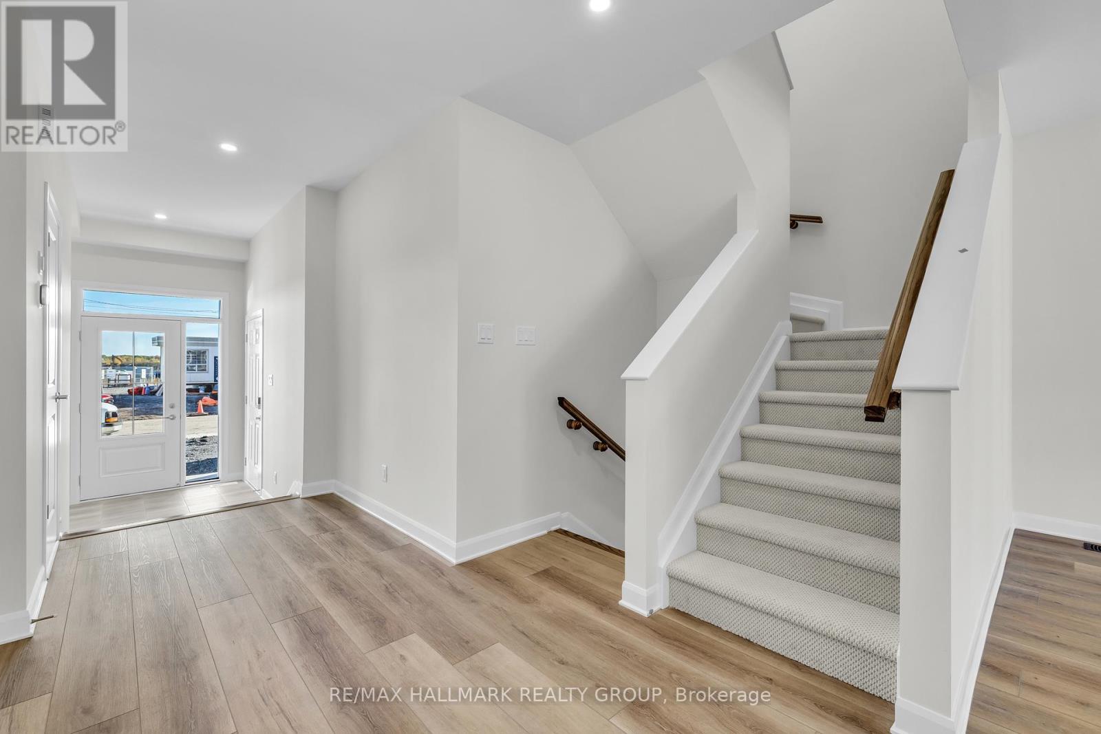 2526 Esprit Drive, Ottawa, ON - Indoor Photo Showing Other Room