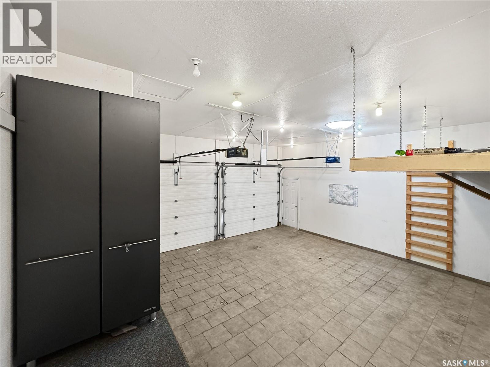 616 3Rd Street E, Spiritwood, SK - Indoor Photo Showing Garage