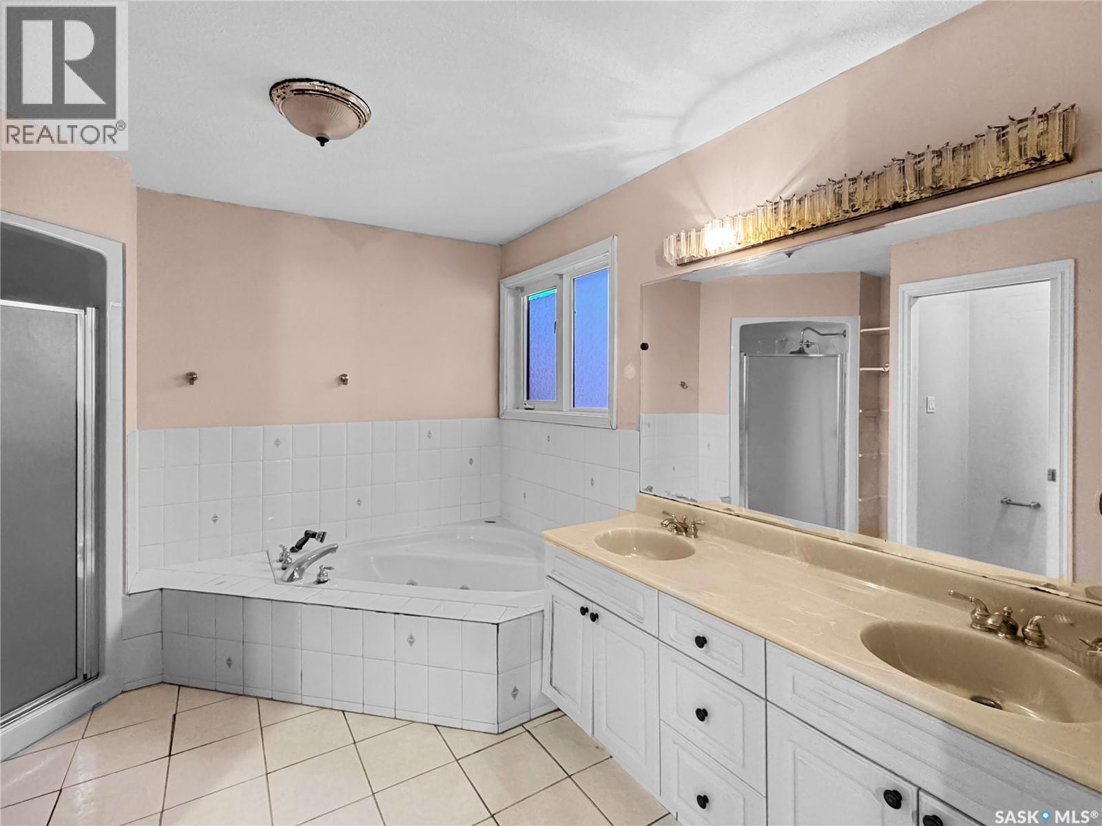 616 3Rd Street E, Spiritwood, SK - Indoor Photo Showing Bathroom