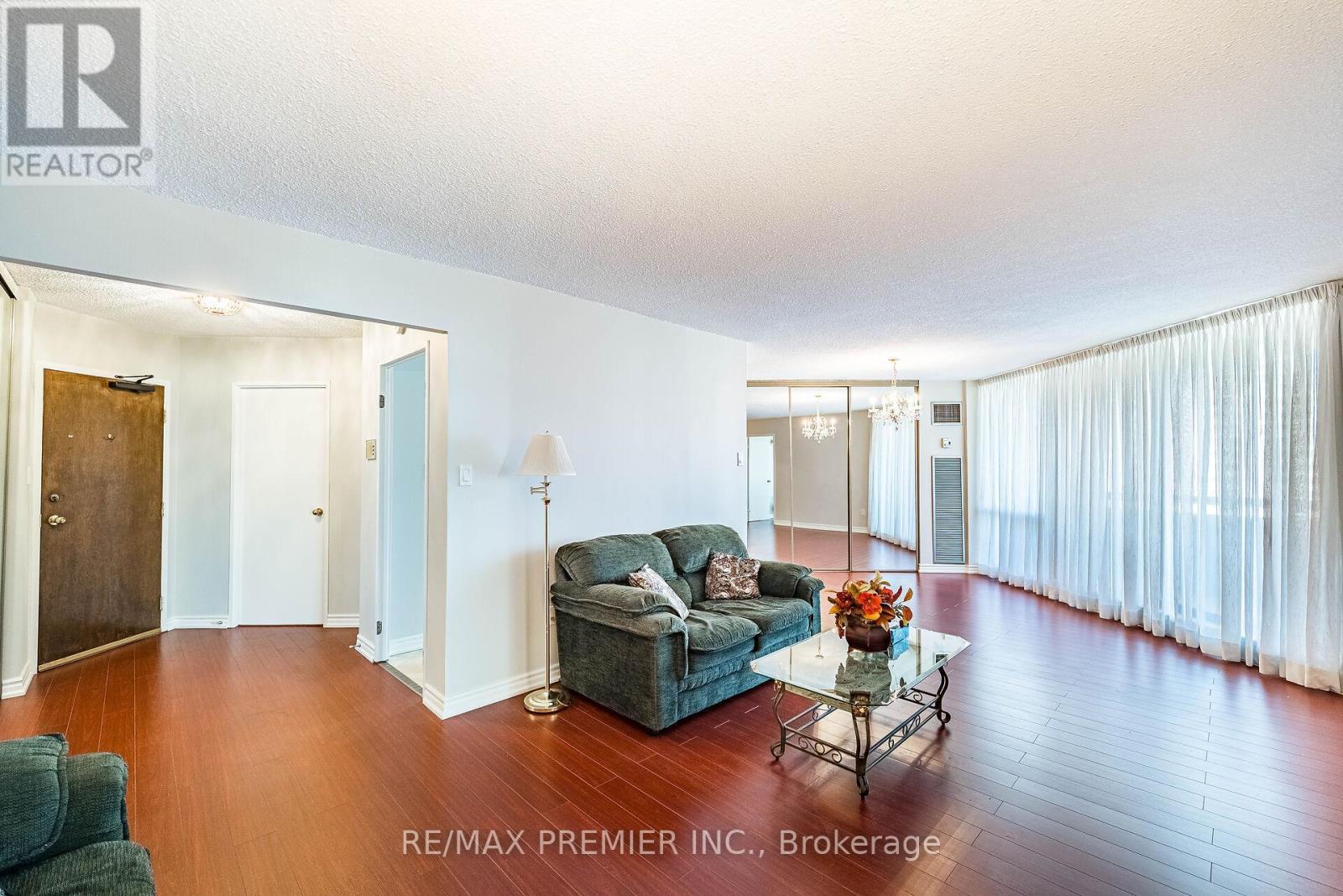2308 - 75 Graydon Hall Drive, Toronto, ON - Indoor Photo Showing Living Room