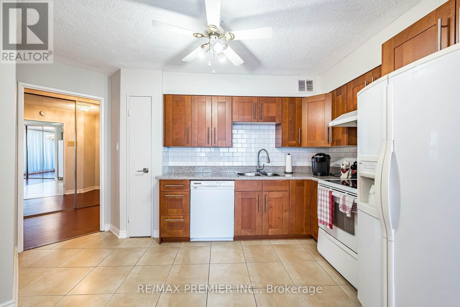 2308 - 75 Graydon Hall Drive, Toronto, ON - Indoor Photo Showing Kitchen With Double Sink