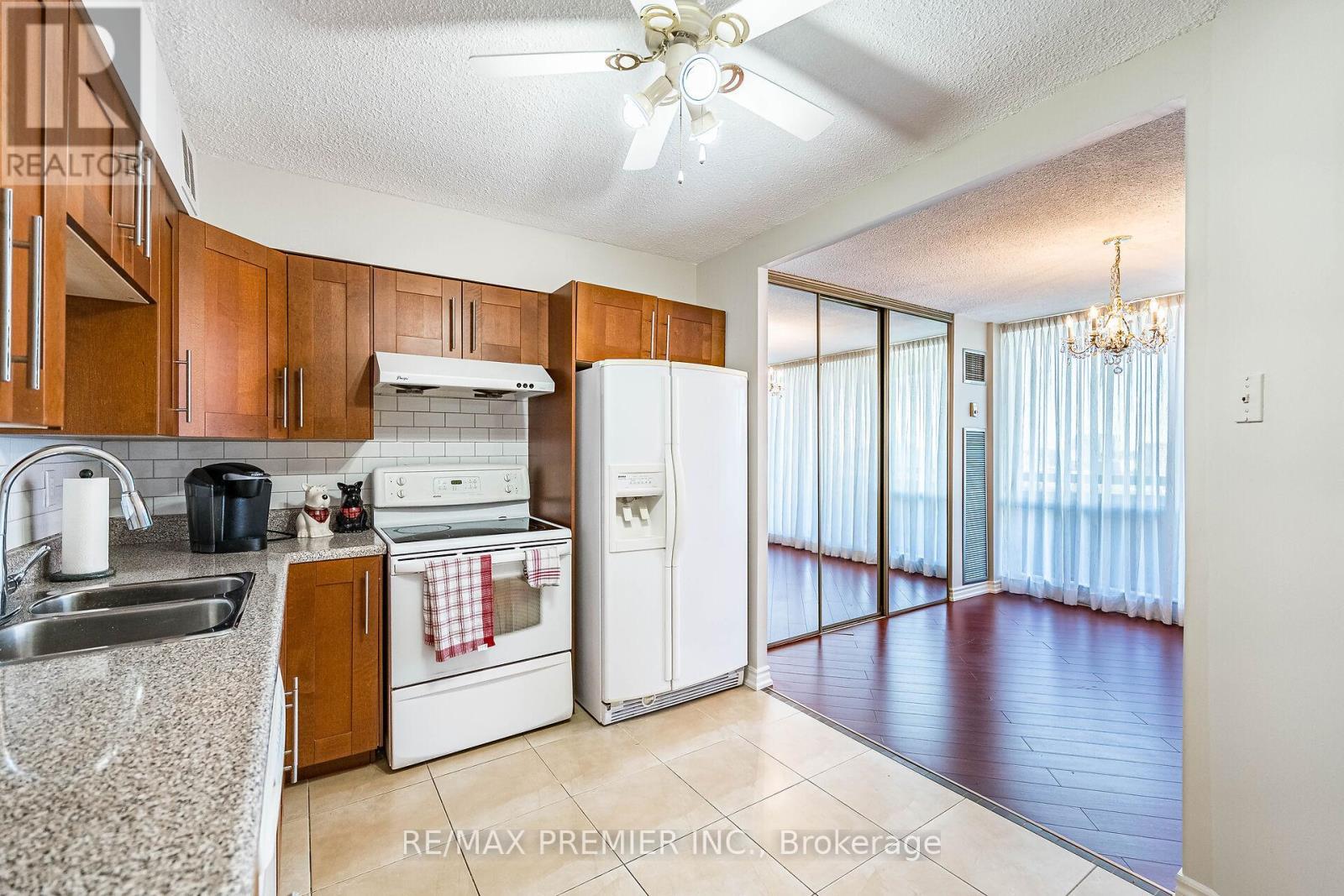 2308 - 75 Graydon Hall Drive, Toronto, ON - Indoor Photo Showing Kitchen With Double Sink