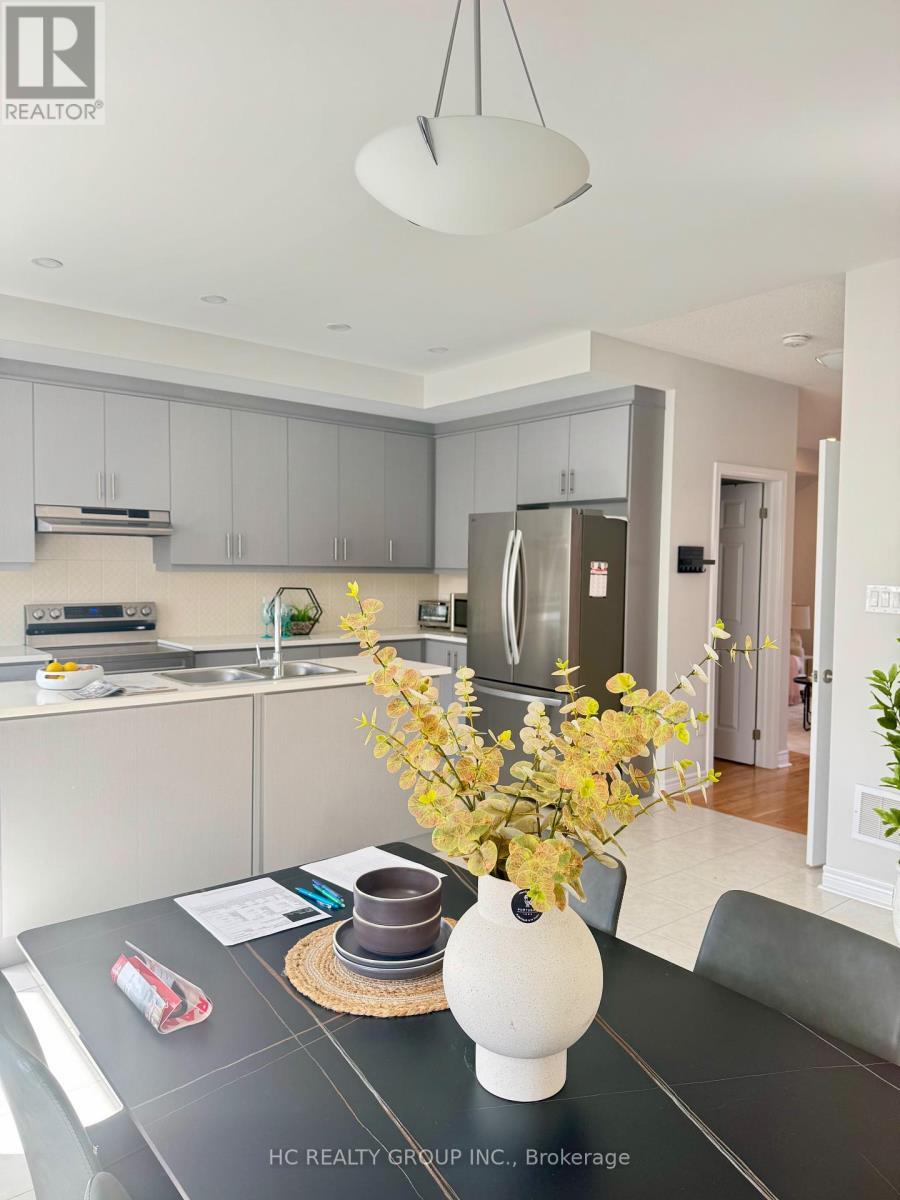 112 Robert Eaton Avenue W, Markham, ON - Indoor Photo Showing Kitchen