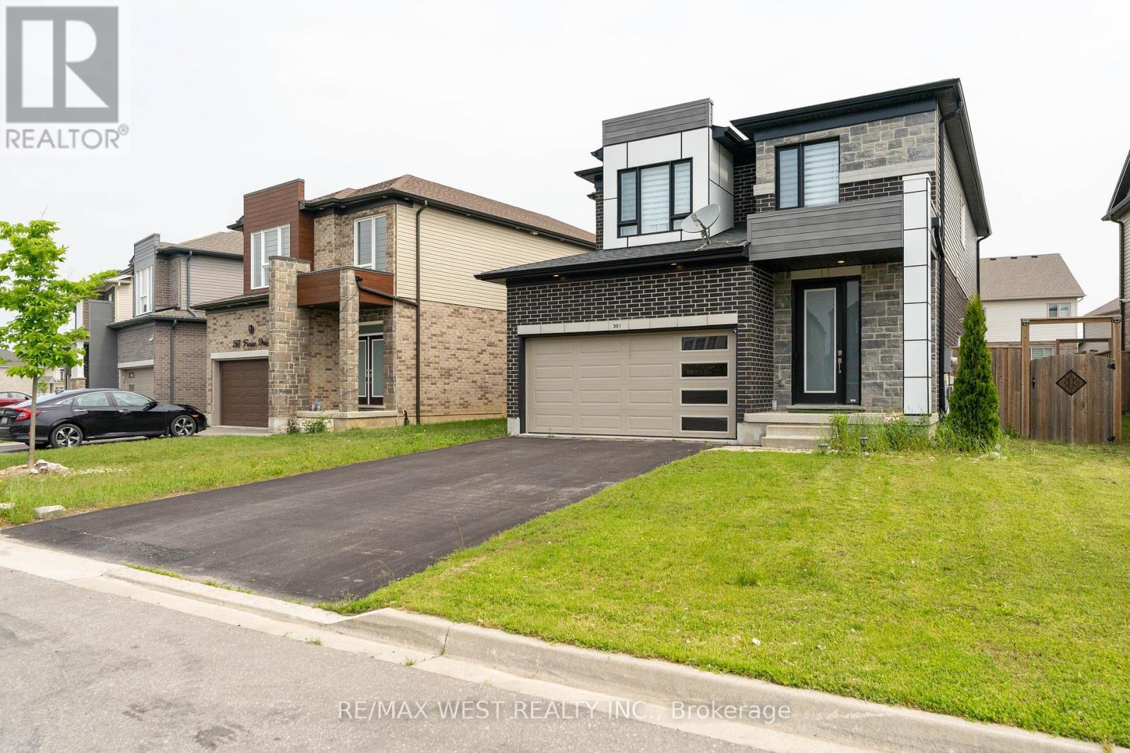 301 Freure Drive, Cambridge, ON - Outdoor With Facade