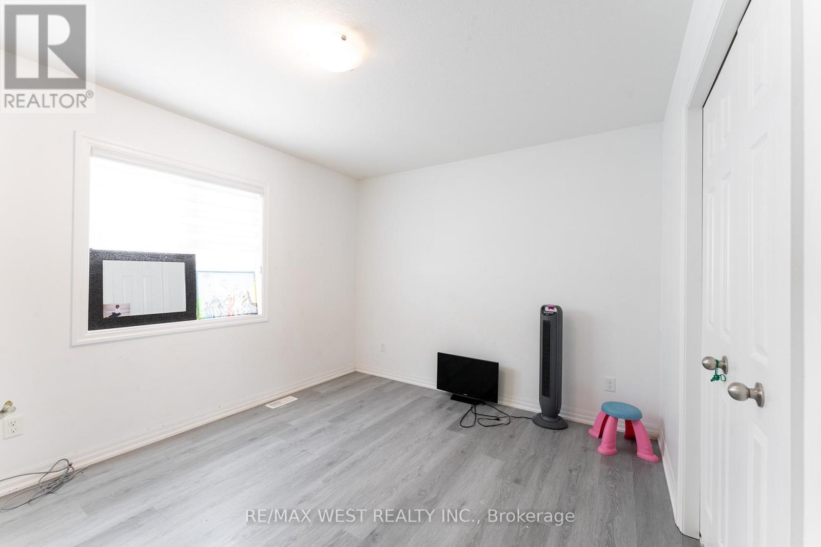 301 Freure Drive, Cambridge, ON - Indoor Photo Showing Other Room