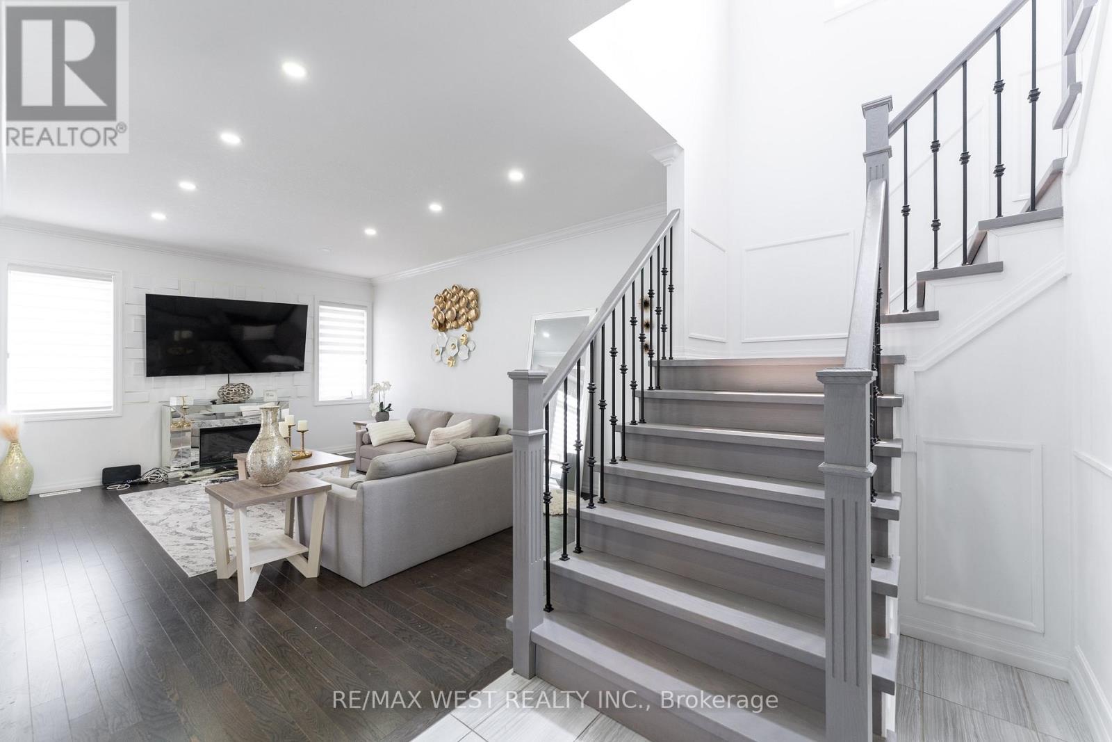 301 Freure Drive, Cambridge, ON - Indoor Photo Showing Living Room With Fireplace