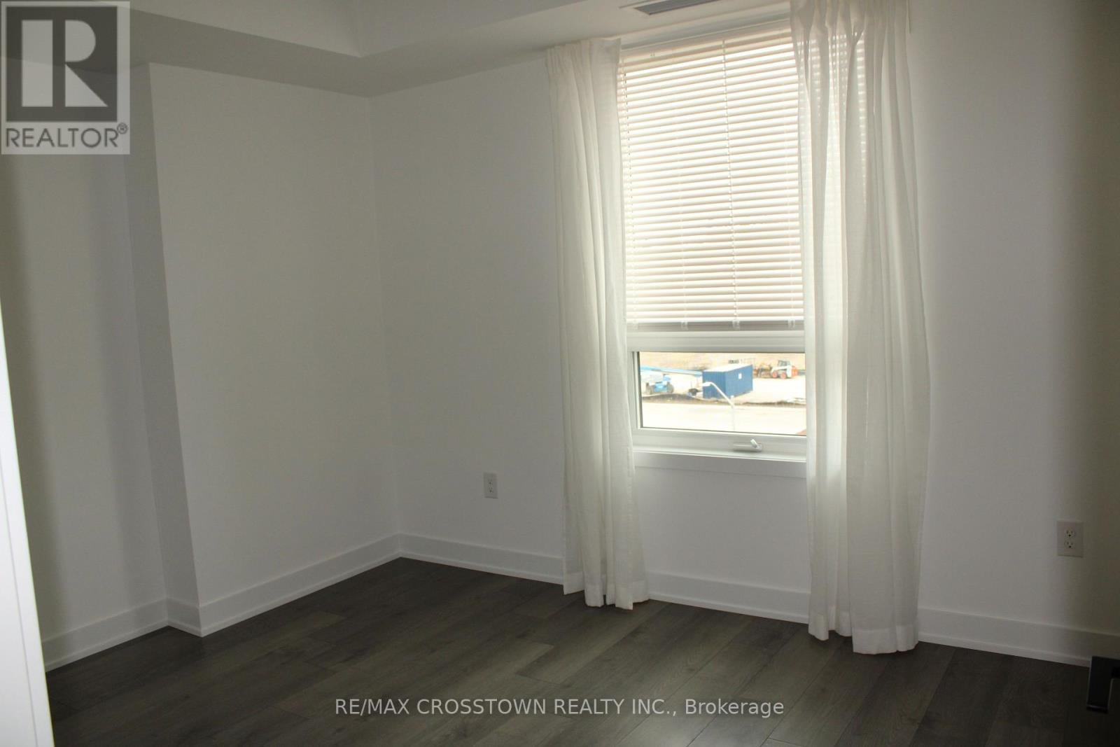 408 - 6 Spice Way, Barrie, ON - Indoor Photo Showing Other Room