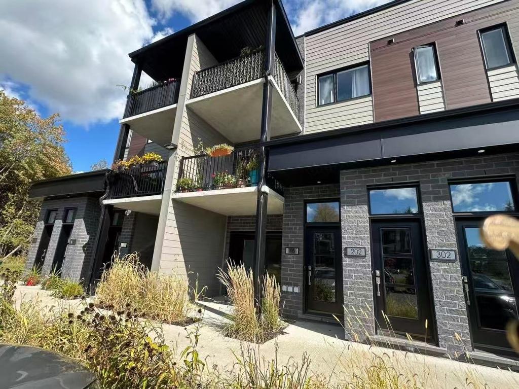 Façade - 103-70 Rue Natura, Bromont, QC - Outdoor