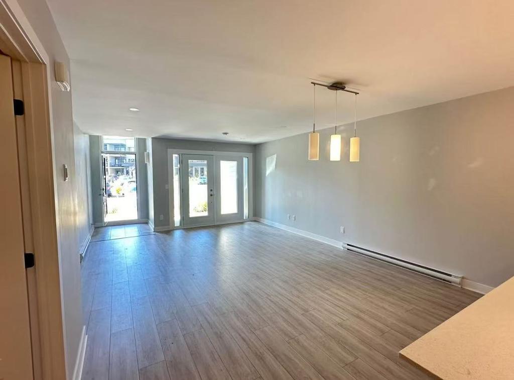 Salon - 103-70 Rue Natura, Bromont, QC - Indoor Photo Showing Other Room