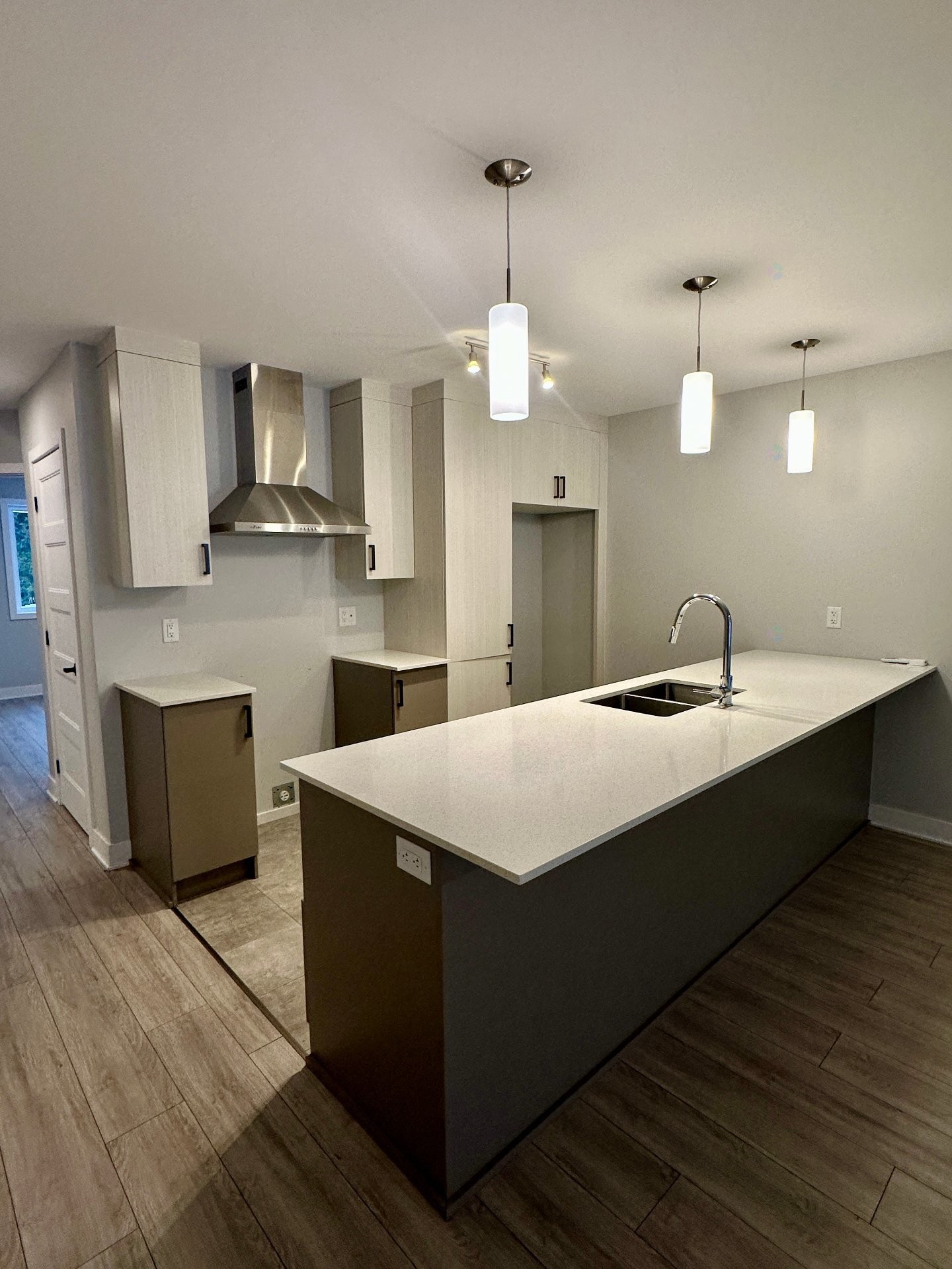Cuisine - 103-70 Rue Natura, Bromont, QC - Indoor Photo Showing Kitchen With Double Sink