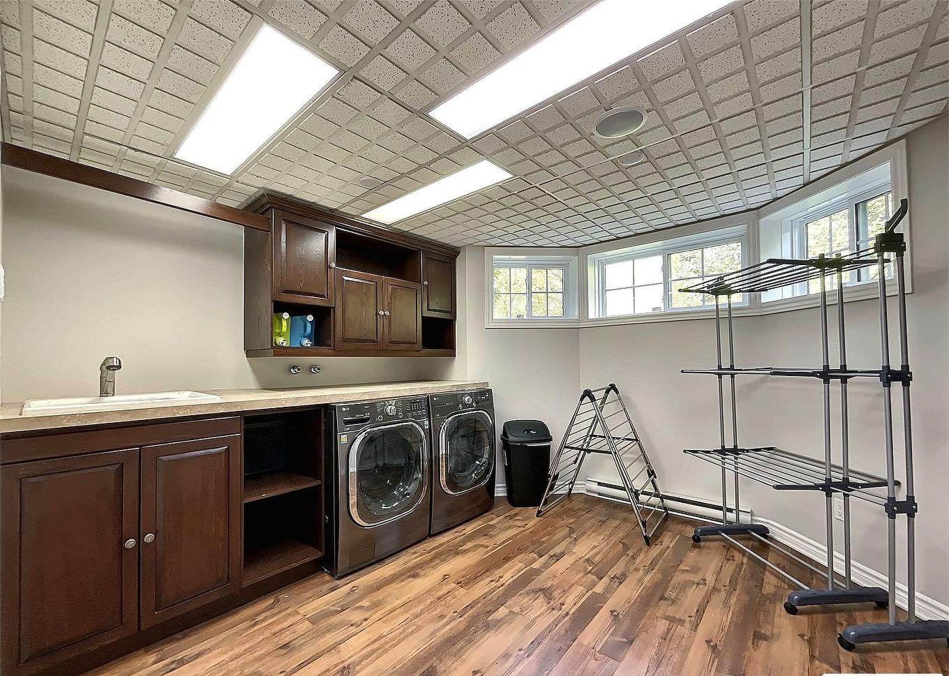 Laundry room - 10 Rue De L'Aqueduc, Saint-Alphonse-Rodriguez, QC - Indoor Photo Showing Laundry Room