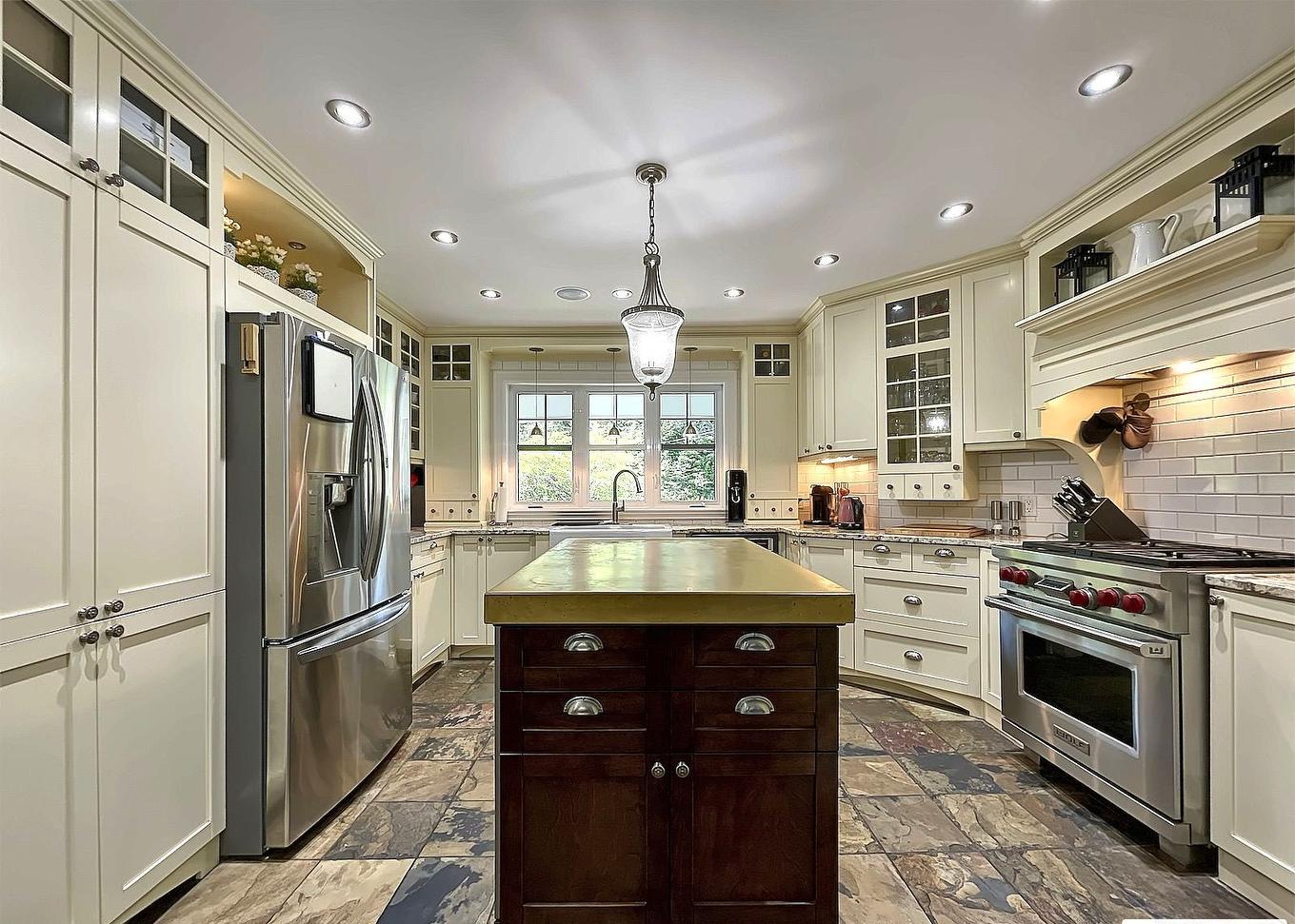 Kitchen - 10 Rue De L'Aqueduc, Saint-Alphonse-Rodriguez, QC - Indoor Photo Showing Kitchen