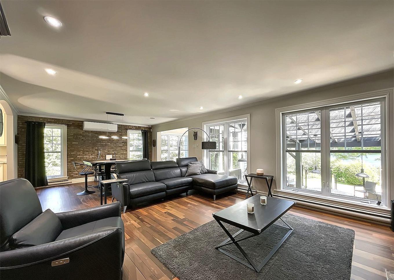 Living room - 10 Rue De L'Aqueduc, Saint-Alphonse-Rodriguez, QC - Indoor Photo Showing Living Room
