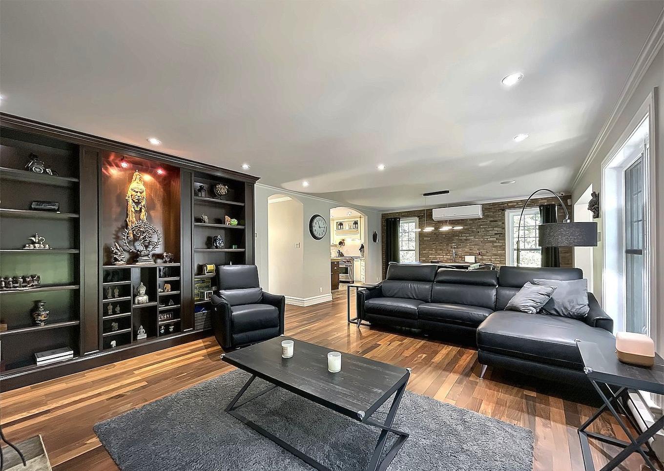 Living room - 10 Rue De L'Aqueduc, Saint-Alphonse-Rodriguez, QC - Indoor Photo Showing Living Room