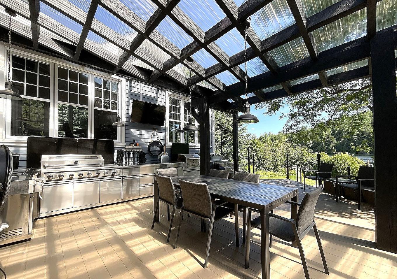 Patio - 10 Rue De L'Aqueduc, Saint-Alphonse-Rodriguez, QC - Photo Showing Dining Room