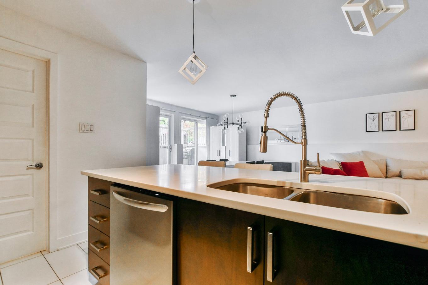 Cuisine - 2-1017 Rue Des Cerisiers, Saint-Eustache, QC - Indoor Photo Showing Kitchen With Double Sink