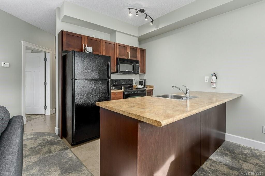 211A-1730 Riverside Lane, Courtenay, BC - Indoor Photo Showing Kitchen
