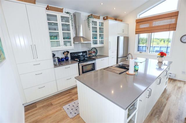 135 Victoria Dr, Hillside Beach, MB