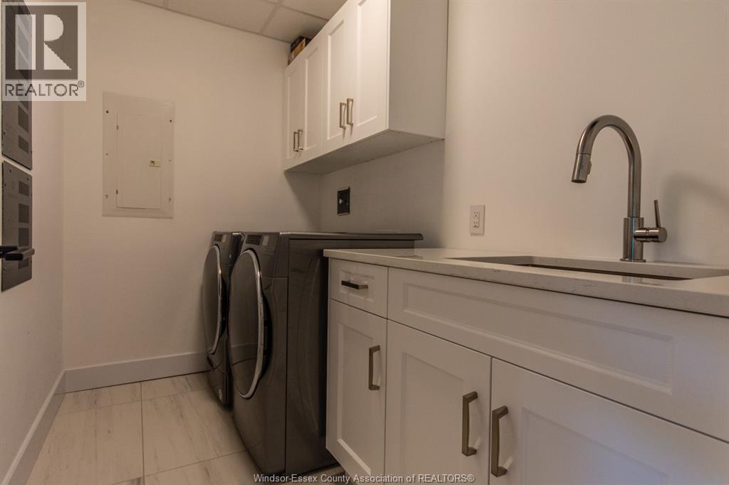14400 Tecumseh Road Unit# 207, Tecumseh, ON - Indoor Photo Showing Laundry Room