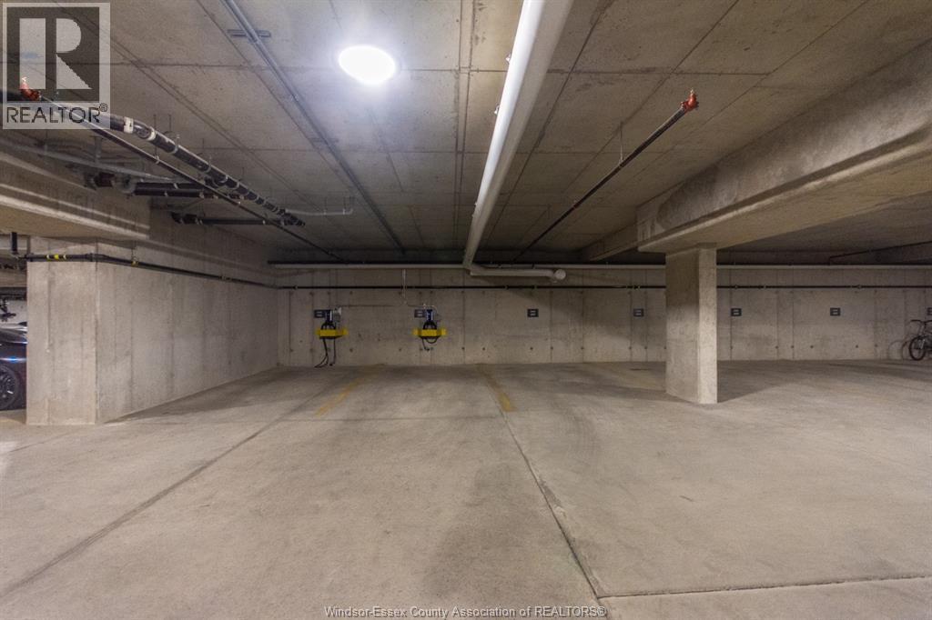 14400 Tecumseh Road Unit# 207, Tecumseh, ON - Indoor Photo Showing Garage