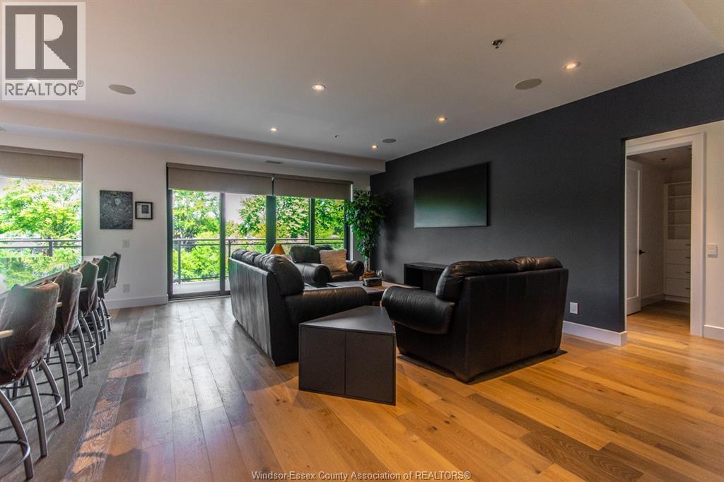 14400 Tecumseh Road Unit# 207, Tecumseh, ON - Indoor Photo Showing Living Room