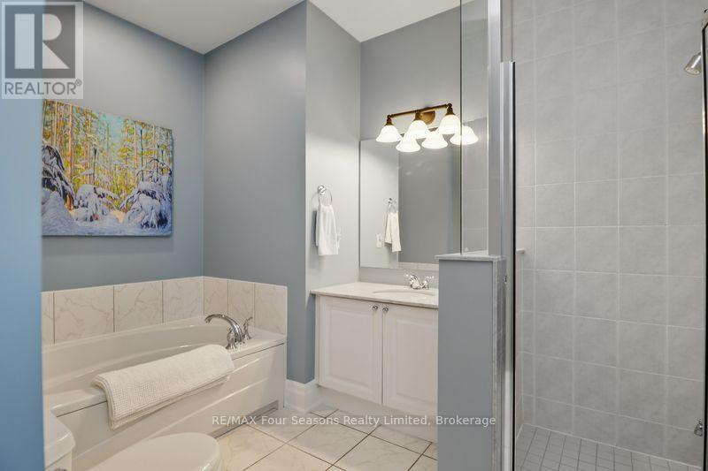 3 - 132 East Ridge Drive, Blue Mountains, ON - Indoor Photo Showing Bathroom