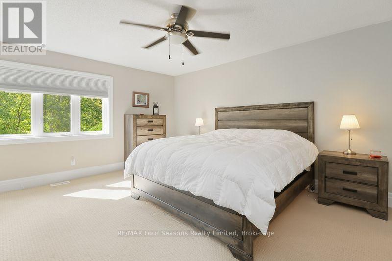 3 - 132 East Ridge Drive, Blue Mountains, ON - Indoor Photo Showing Bedroom
