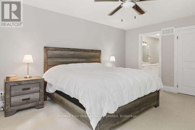 3 - 132 East Ridge Drive, Blue Mountains, ON - Indoor Photo Showing Bedroom