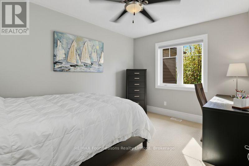 3 - 132 East Ridge Drive, Blue Mountains, ON - Indoor Photo Showing Bedroom