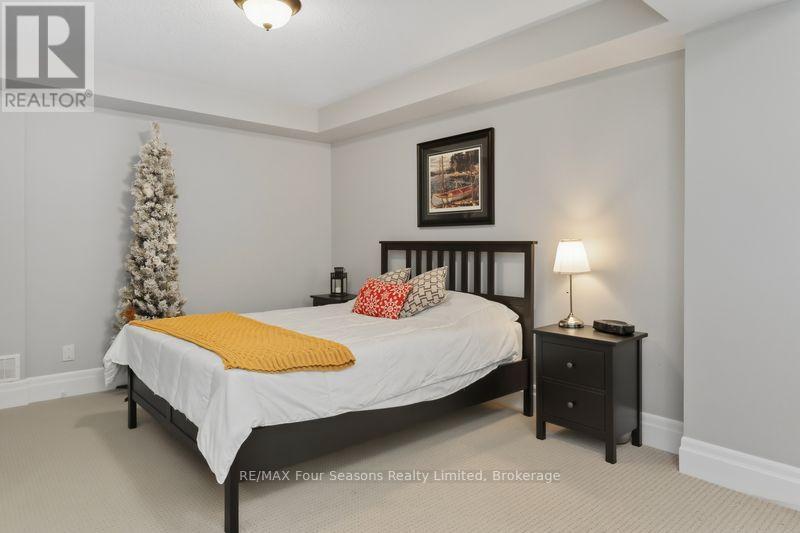 3 - 132 East Ridge Drive, Blue Mountains, ON - Indoor Photo Showing Bedroom