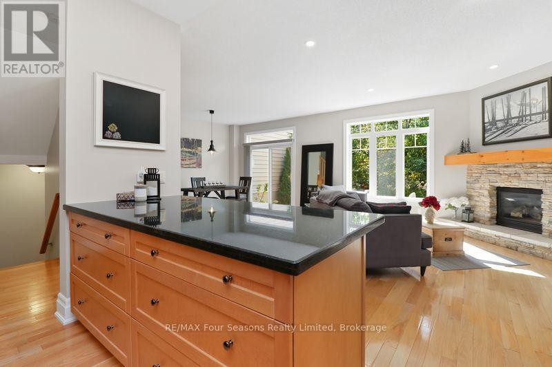3 - 132 East Ridge Drive, Blue Mountains, ON - Indoor Photo Showing Living Room With Fireplace