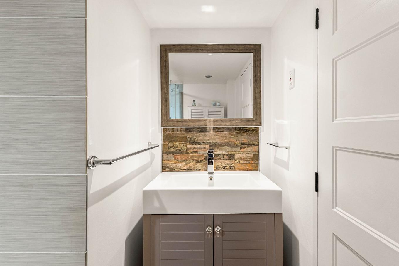 Bathroom - 109-30 Rue Berlioz, Montréal (Verdun/Île-Des-Soeurs), QC - Indoor Photo Showing Bathroom