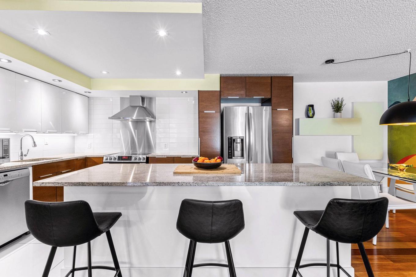 Kitchen - 109-30 Rue Berlioz, Montréal (Verdun/Île-Des-Soeurs), QC - Indoor Photo Showing Kitchen With Upgraded Kitchen