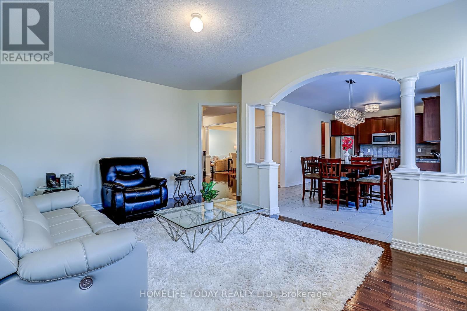 200 Ivy Glen Drive, Vaughan, ON - Indoor Photo Showing Living Room