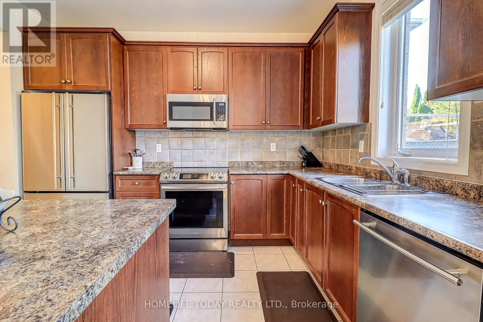 200 Ivy Glen Drive, Vaughan, ON - Indoor Photo Showing Kitchen With Double Sink