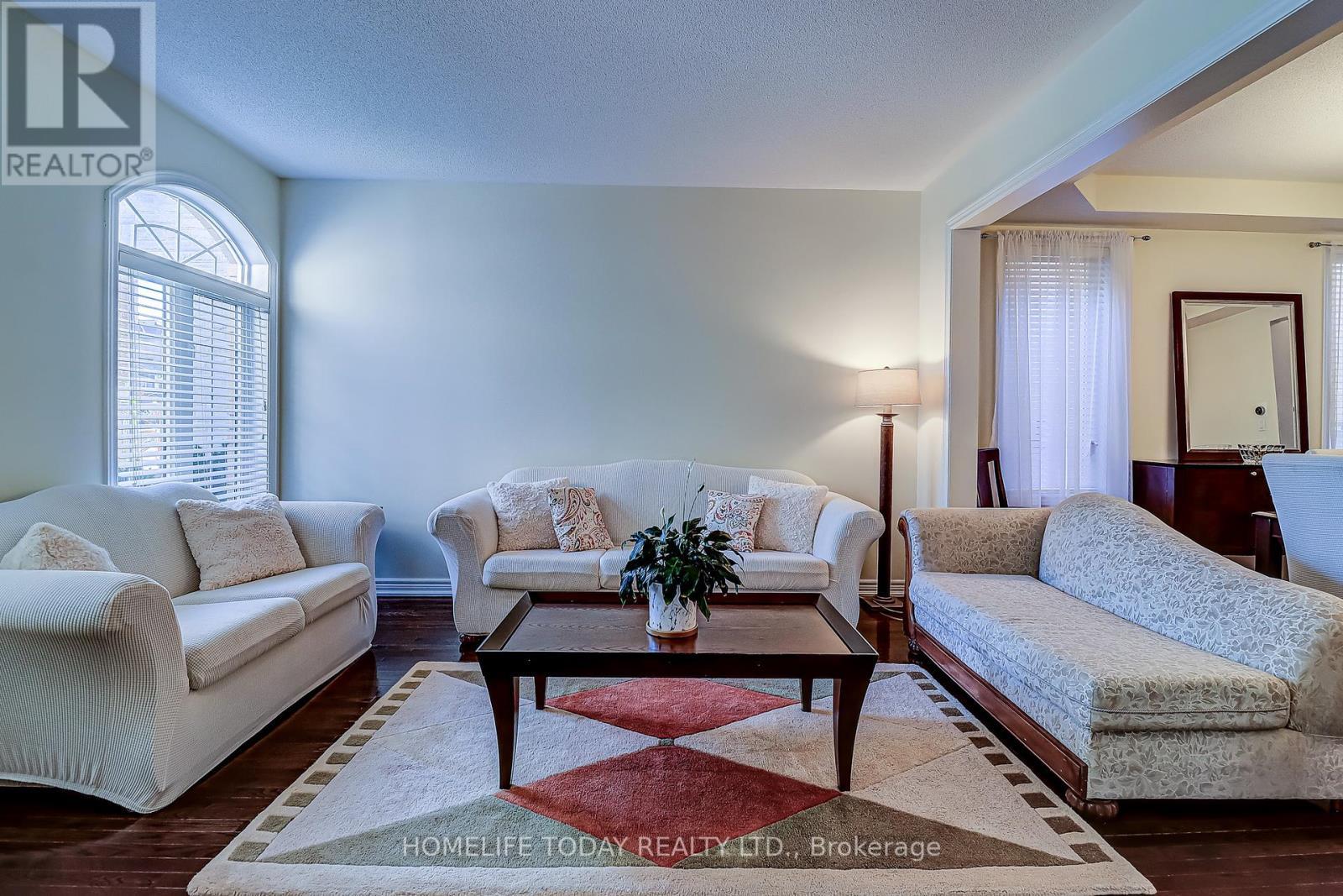 200 Ivy Glen Drive, Vaughan, ON - Indoor Photo Showing Living Room