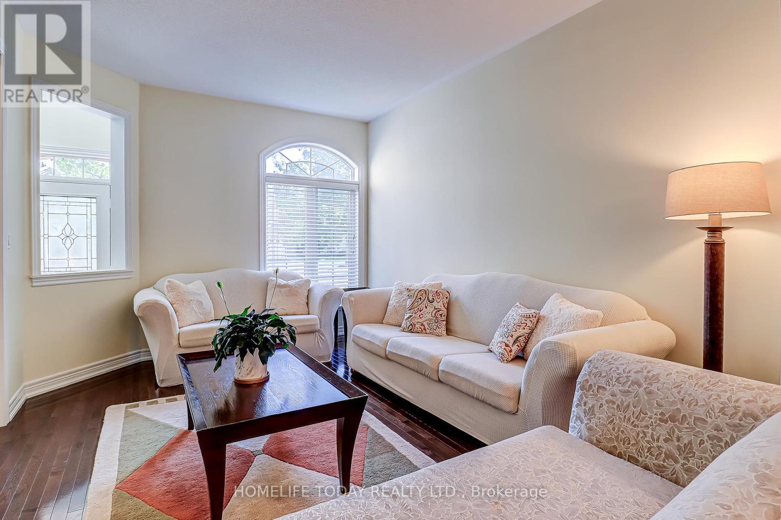 200 Ivy Glen Drive, Vaughan, ON - Indoor Photo Showing Living Room