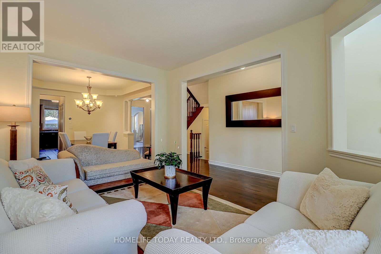 200 Ivy Glen Drive, Vaughan, ON - Indoor Photo Showing Living Room