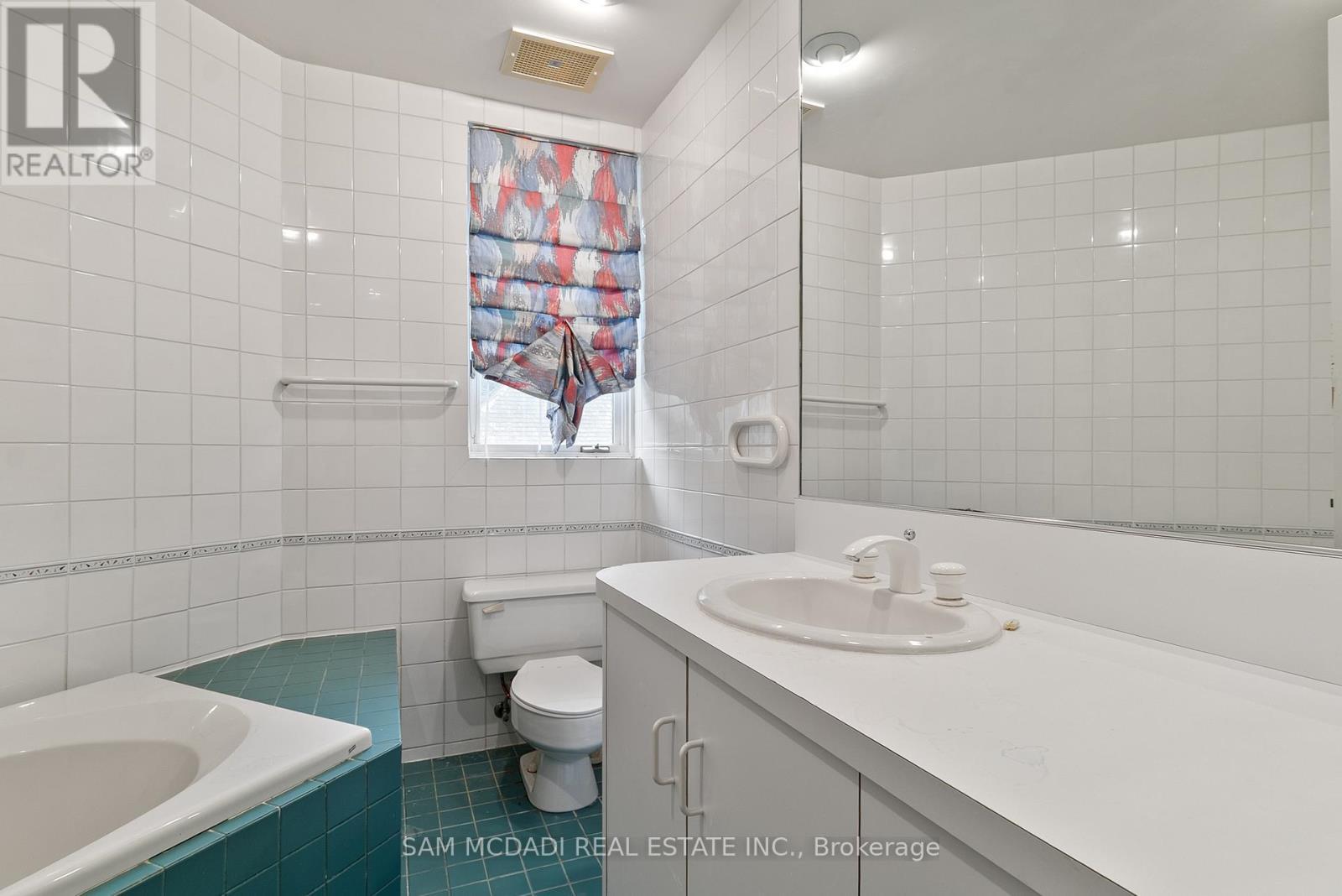 9 Flaherty Lane, Caledon, ON - Indoor Photo Showing Bathroom