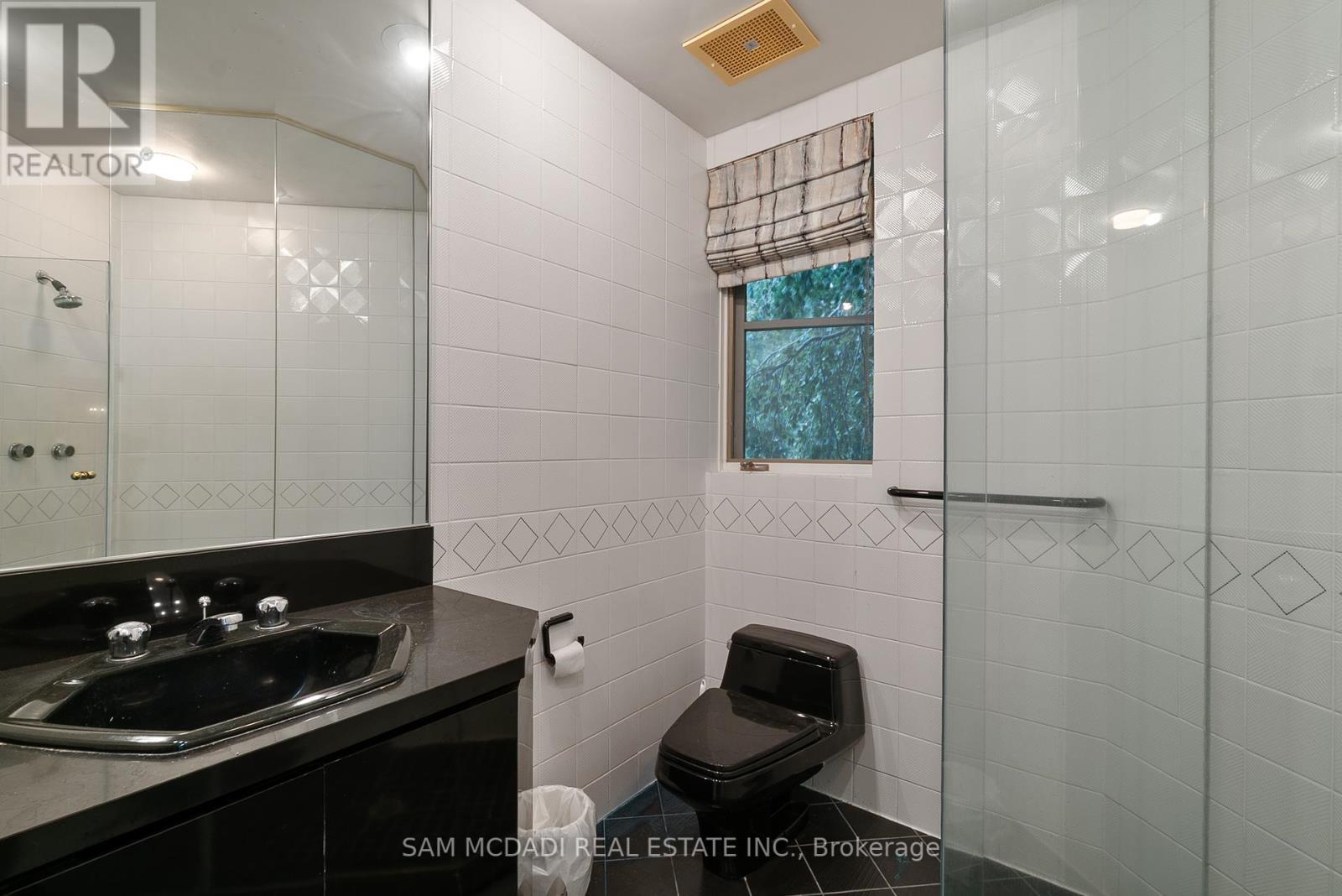 9 Flaherty Lane, Caledon, ON - Indoor Photo Showing Bathroom