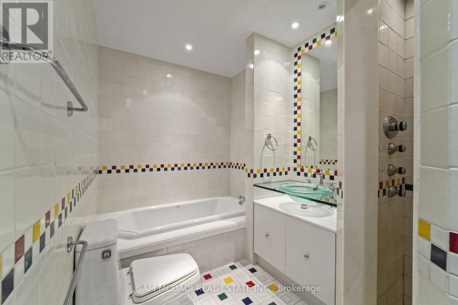 9 Flaherty Lane, Caledon, ON - Indoor Photo Showing Bathroom