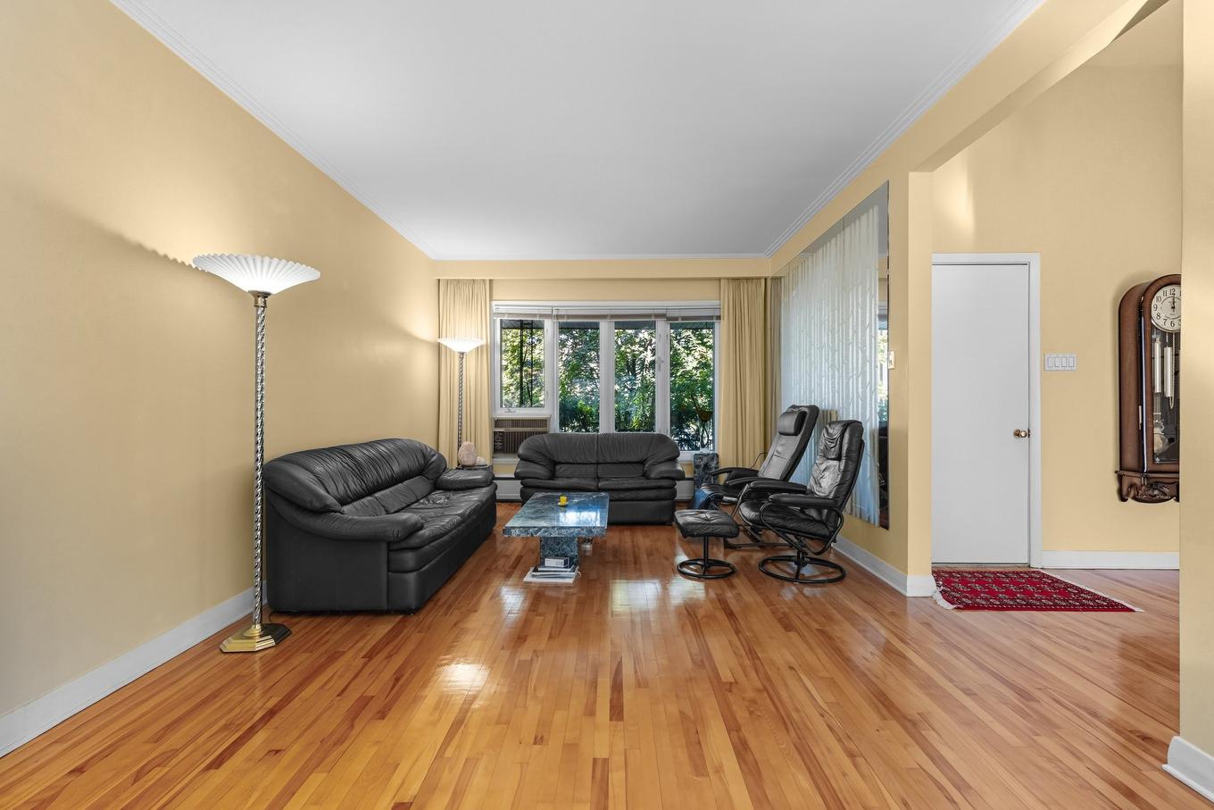 Salon - 4900 Boul. Cavendish, Montréal (Côte-Des-Neiges/Notre-Dame-De-Grâce), QC - Indoor Photo Showing Living Room