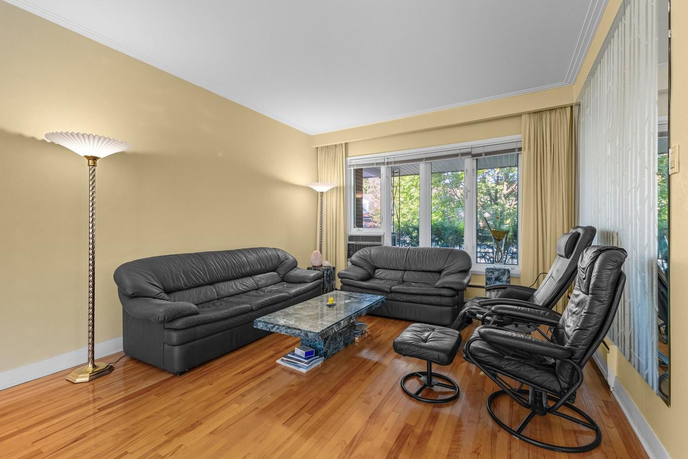 Salon - 4900 Boul. Cavendish, Montréal (Côte-Des-Neiges/Notre-Dame-De-Grâce), QC - Indoor Photo Showing Living Room