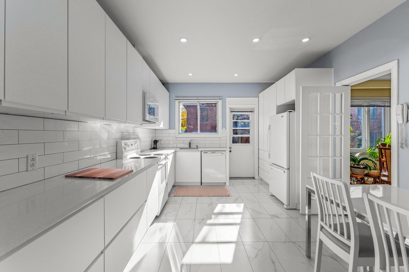 Cuisine - 4900 Boul. Cavendish, Montréal (Côte-Des-Neiges/Notre-Dame-De-Grâce), QC - Indoor Photo Showing Kitchen