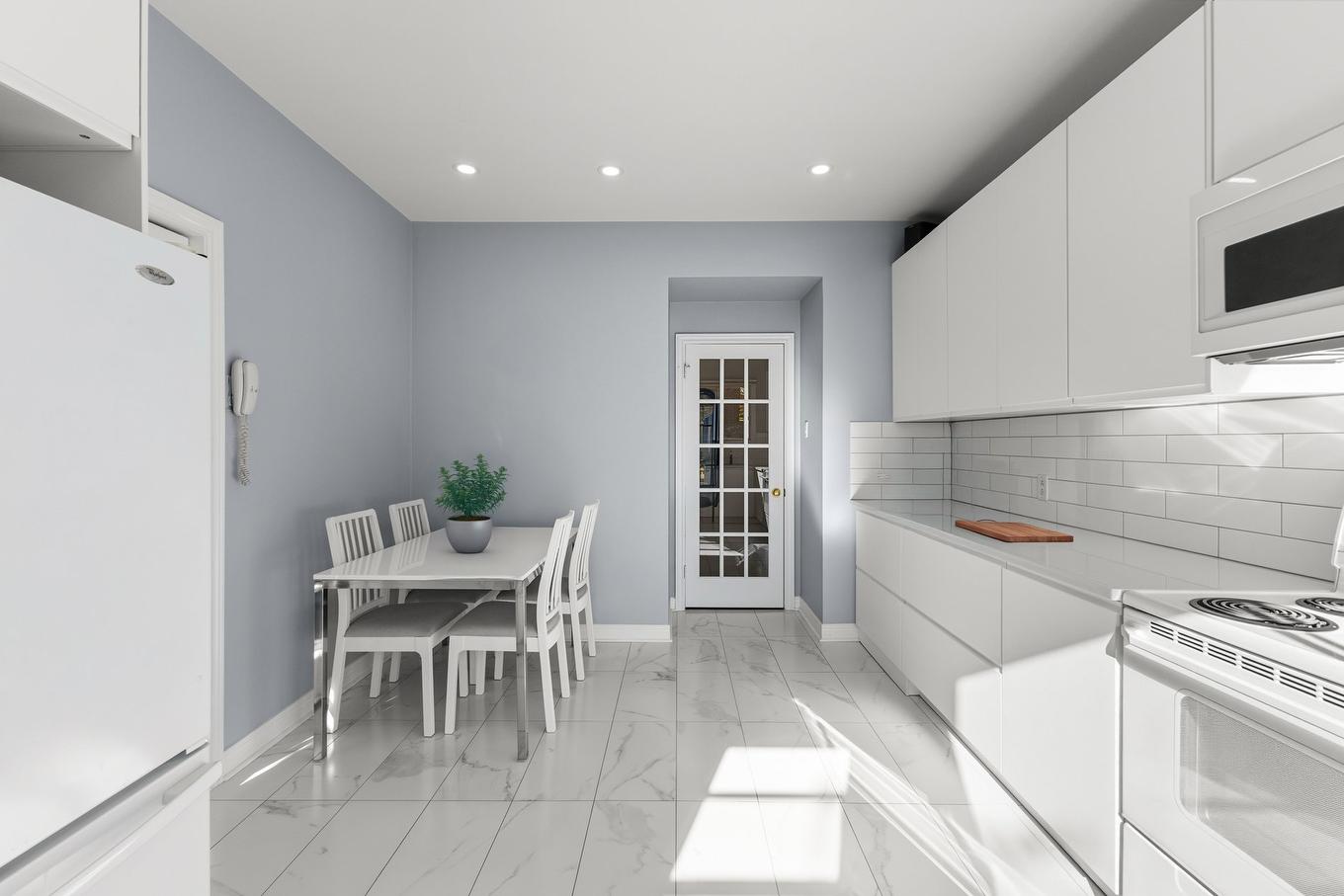 Cuisine - 4900 Boul. Cavendish, Montréal (Côte-Des-Neiges/Notre-Dame-De-Grâce), QC - Indoor Photo Showing Kitchen