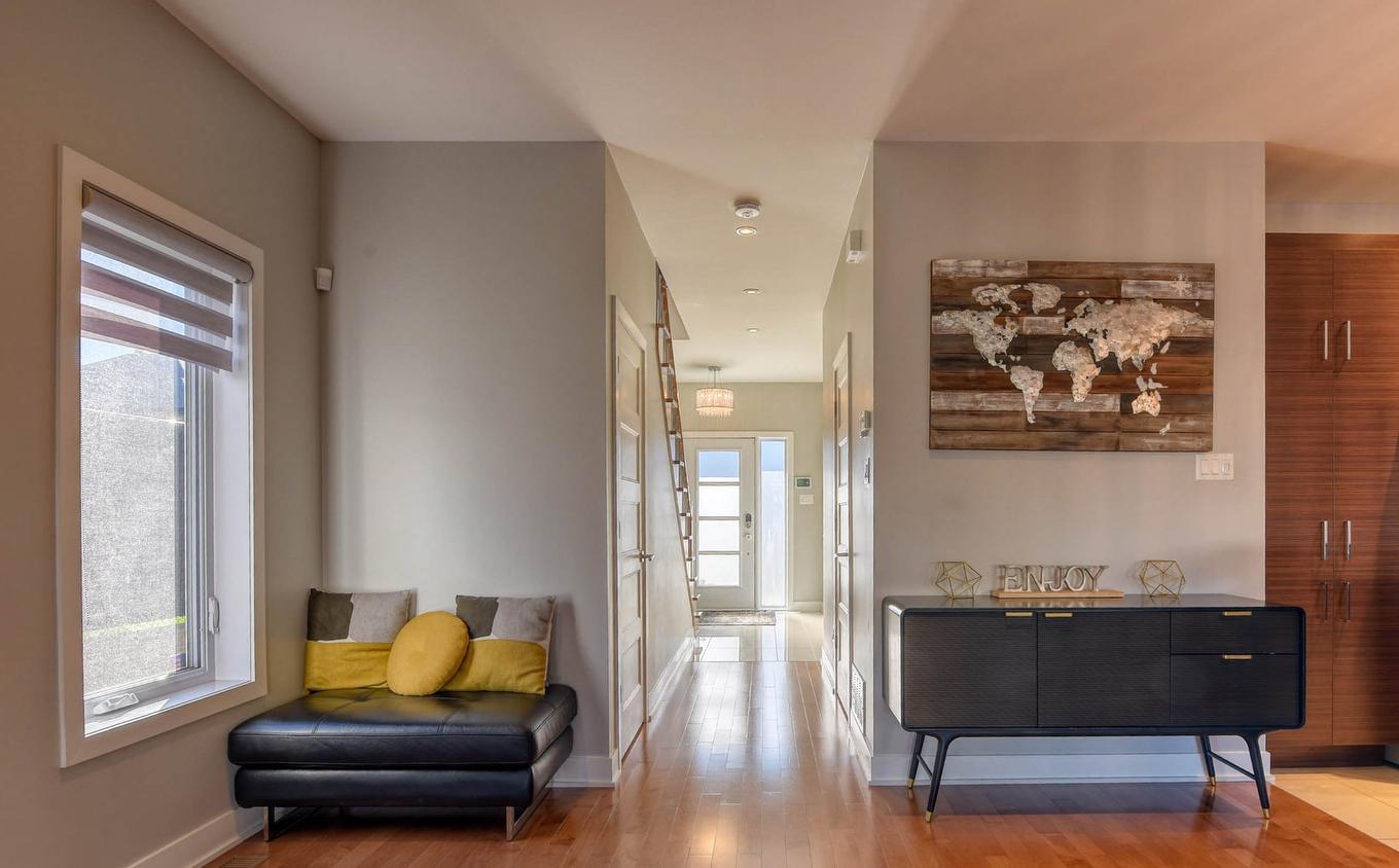 Hall d'entrée/Vestibule - 464 Rue Rosalie, Laval (Fabreville), QC - Indoor Photo Showing Other Room