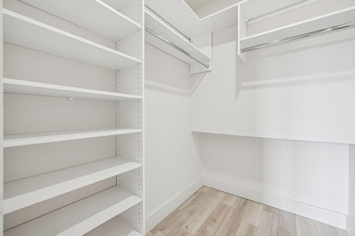 Den - 21 Ch. Du Panorama, Grenville-Sur-La-Rouge, QC - Indoor With Storage