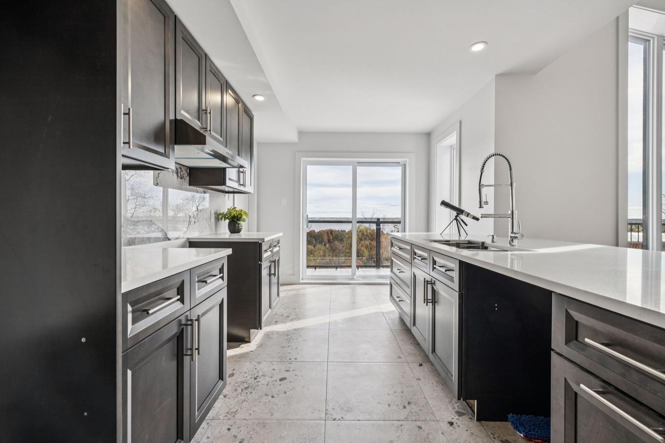 Kitchen - 21 Ch. Du Panorama, Grenville-Sur-La-Rouge, QC - Indoor Photo Showing Kitchen With Upgraded Kitchen