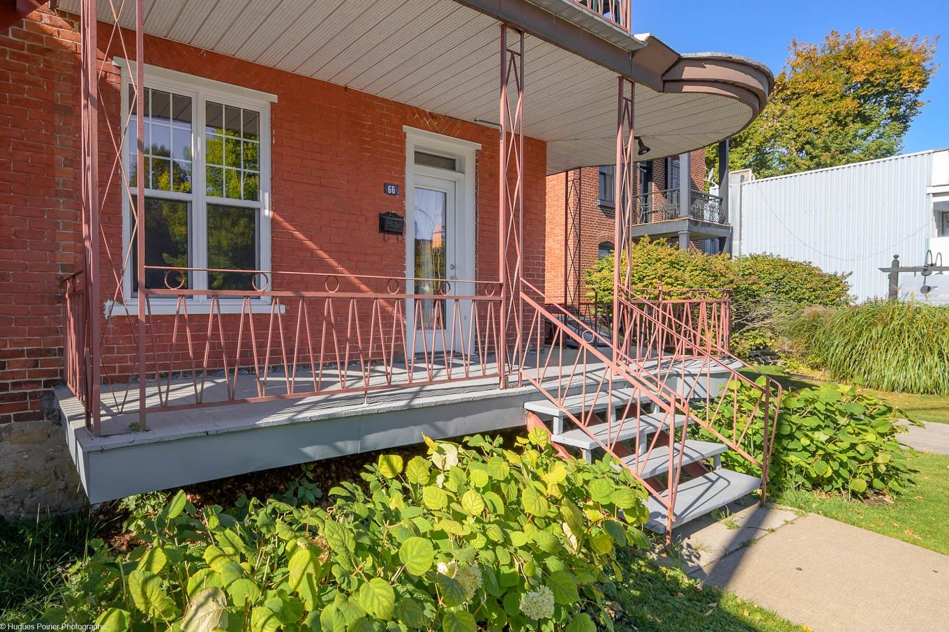 Exterior entrance - 66 - 68 Rue St-Joseph, Sainte-Thérèse, QC - Outdoor